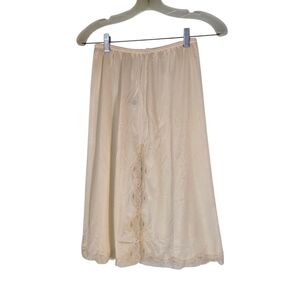 Mel-Lin Elegant Cream Lace Trim Slip Sze Med